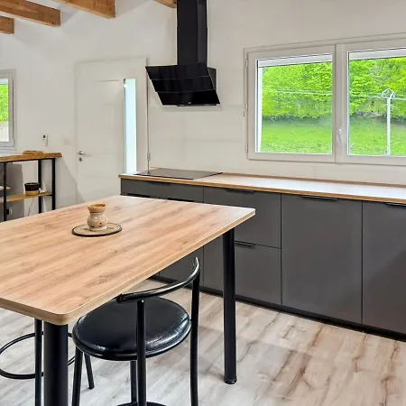 Maison Au Coeur De La Vallee Du Cantal - 2pers