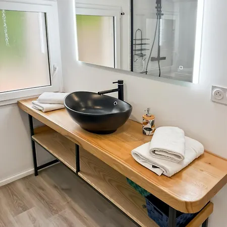 Holiday home Maison Au Coeur De La Vallee Du Cantal - 2pers *